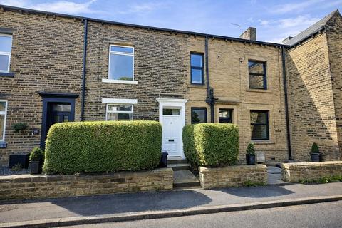 2 bed property, in Upper Washer Lane, £220,000