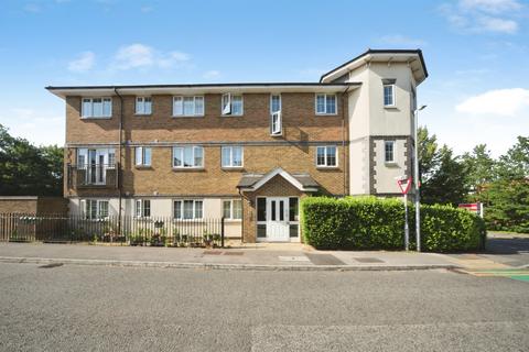 2 bed property, in Kiln Way, £180,000