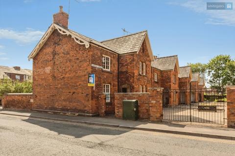 2 bed property, in Dorfold Street, £130,000
