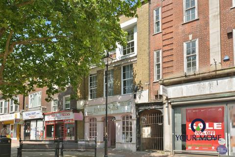 2 bed property, in High Street, £235,000