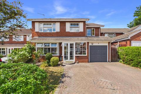 5 bed property, in Swallow Close, £575,000