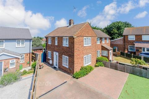 2 bed property, in Romany Road, £285,000