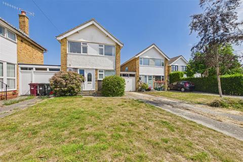 3 bed property, in St. Leodegars Way, £335,000
