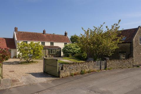 5 bed property, in Wanstrow, £925,000