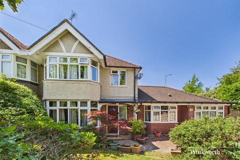5 bed property, in Hungerford Drive, £650,000