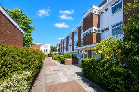 2 bed property, in Sweyn Place, £325,000
