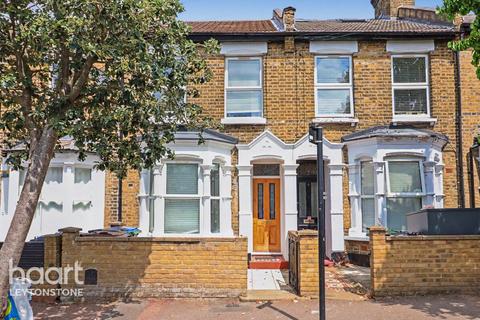 3 bed property, in Selby Road, £625,000