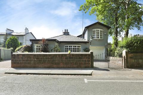 3 bed property, in Green Lane, £600,000