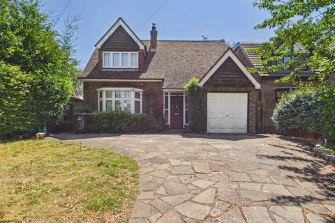 3 bed property, in Grove Wood Hill, £675,000