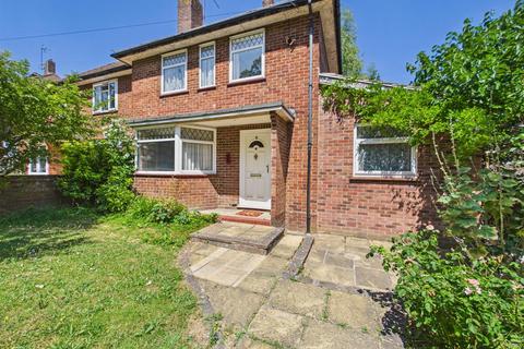 4 bed property, in Hillars Heath Road, £465,000