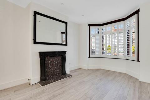 3 bed property, in Cottingham Road, £550,000