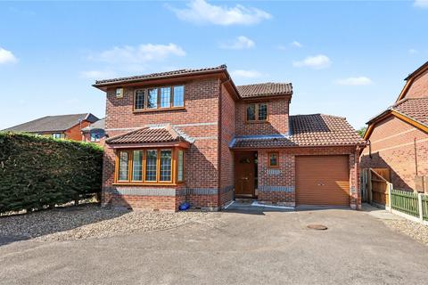 4 bed property, in Pimpernel Road, £400,000