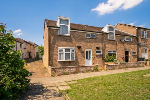 3 bed property, in Glemsford Place, £250,000