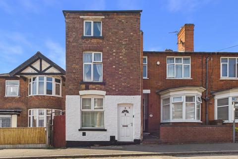 4 bed property, in Corby Road, £190,000