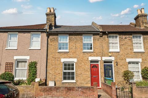 2 bed property, in Couthurst Road, £575,000