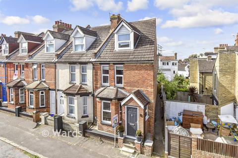 3 bed property, in Athelstan Road, £250,000