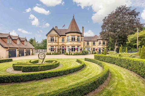 6 bed property, in London Road, £2,750,000