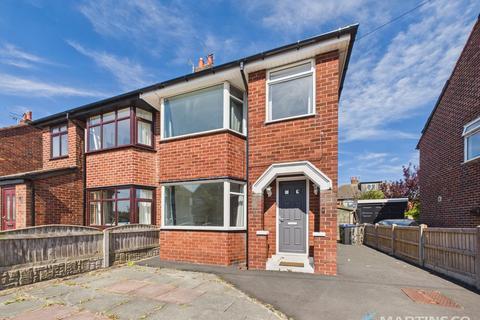 3 bed property, in Ainsdale Avenue, £125,000