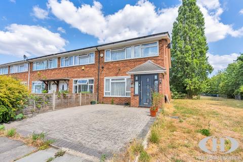 3 bed property, in Wilkins Close, £579,950