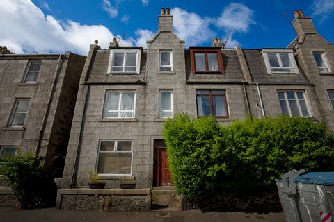 2 bed property, in Jute Street Flat E, £50,000