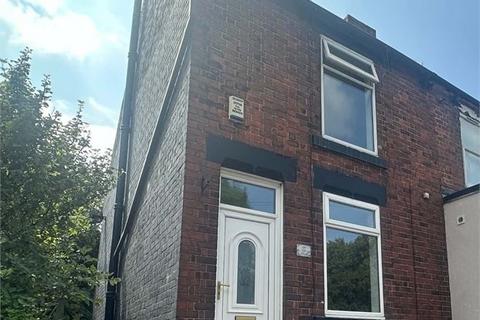 2 bed property, in Old Road, £129,995