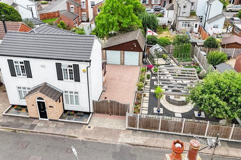 3 bed property, in Abbott Street, £425,000