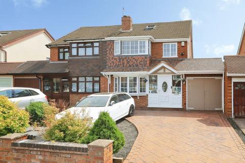 3 bed property, in Buckingham Drive, £290,000