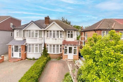 3 bed property, in Runnymede Gardens, £550,000