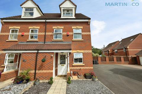 3 bed property, in Heron Drive, £175,000
