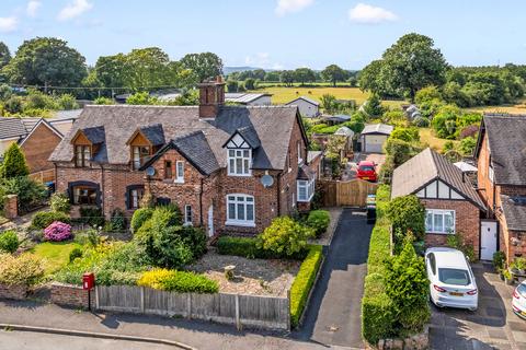 2 bed property, in Briar Cottage, £375,000
