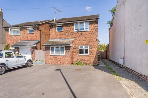 4 bed property, in Swindon Road, £365,000