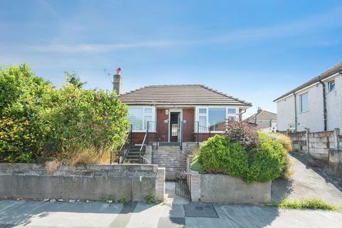 3 bed property, in Lowlands Road, £160,000