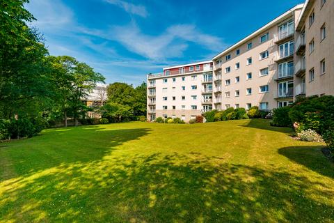 2 bed property, in 26 Abbotsford Court, £350,000