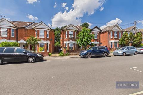 1 bed property, in Highfield Crescent, £100,000