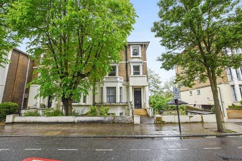 2 bed property, in Marlborough Hill, £665,000