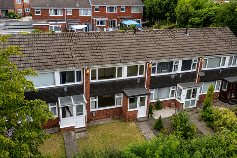 3 bed property, in Upper Gungate, £210,000