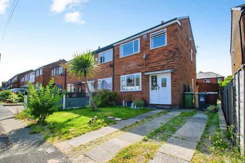 3 bed property, in Tarbet Drive, £180,000