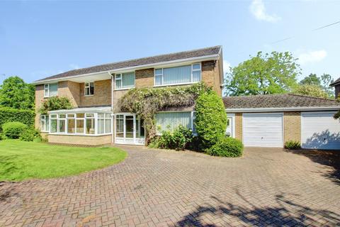 5 bed property, in St. Oswalds Drive, £725,000
