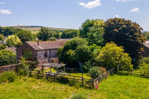 5 bed property, in Blossom Barn, £595,000