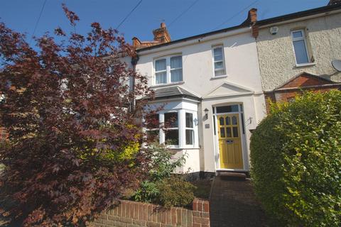 2 bed property, in St. Lawrence Road, £575,000