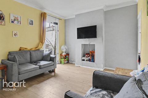 3 bed property, in Brompton Lane, £240,000