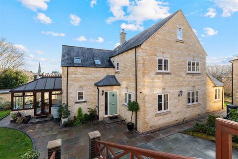 5 bed property, in Manor Green, £875,000