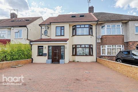 4 bed property, in Wensleydale Avenue, £800,000