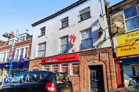 4 bed property, in High Street, £390,000