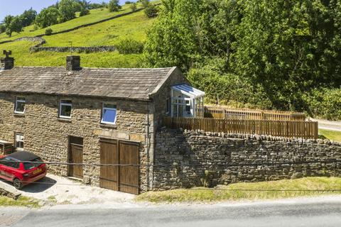 2 bed property, in Brown Hill, £220,000