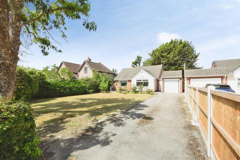 2 bed property, in Hall Road, £325,000