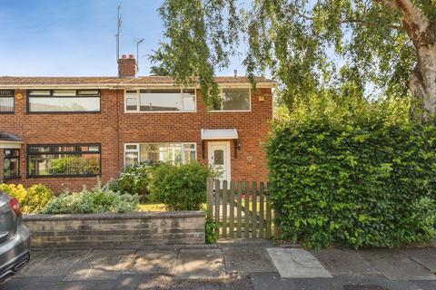 3 bed property, in Ardenfield, £325,000