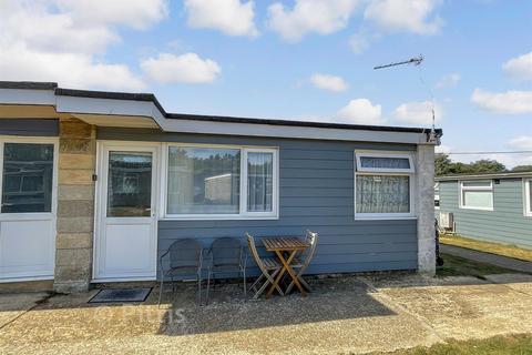 2 bed property, in Yaverland Road, £46,000