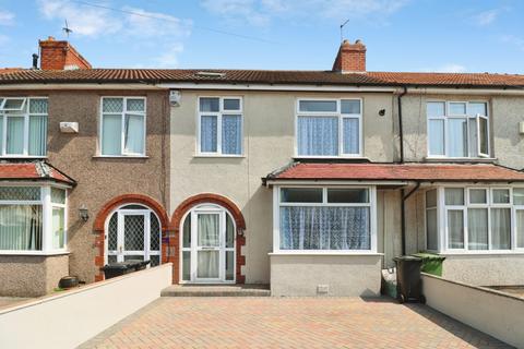 5 bed property, in Ninth Avenue, £450,000