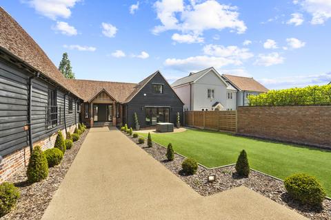 5 bed property, in St. Marys Mews, £950,000